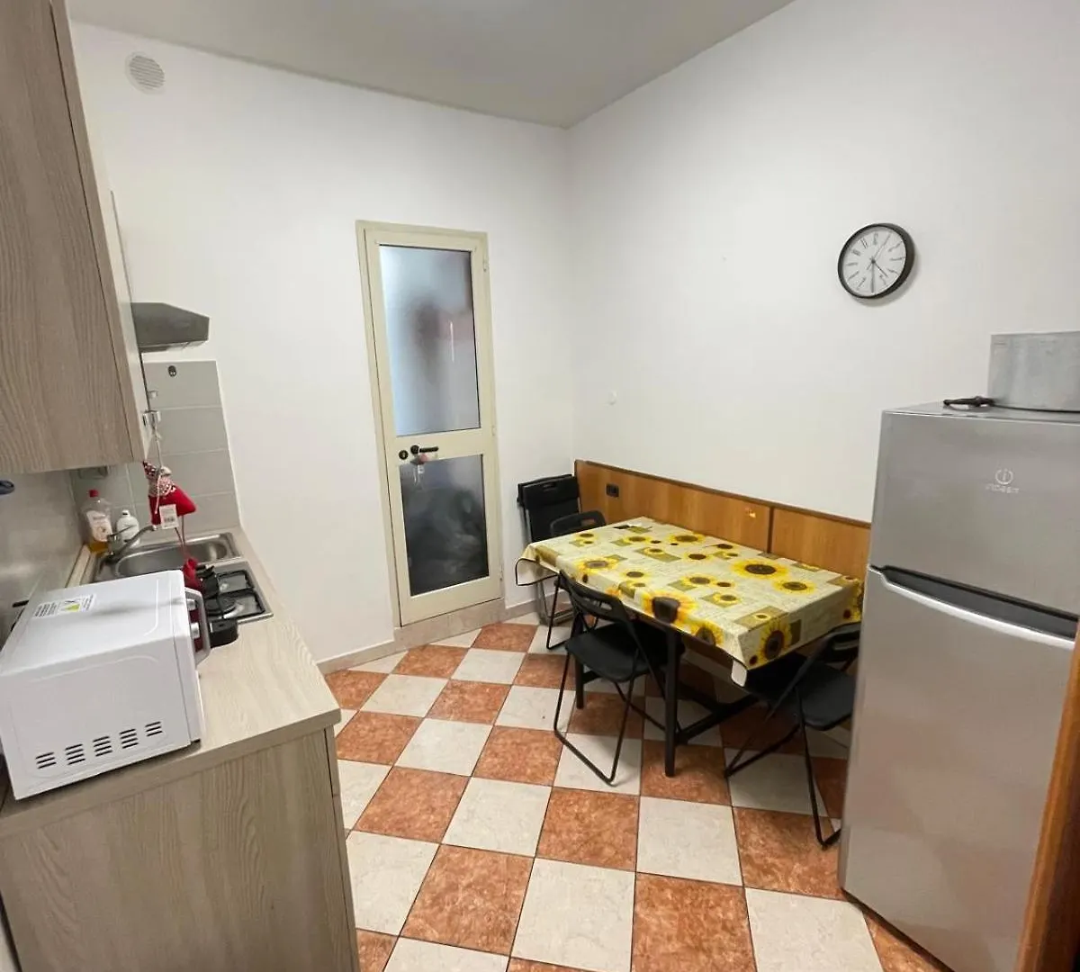 Affittacamere Camera Matrimoniale A 2 Passi Da Colosseo E Termini